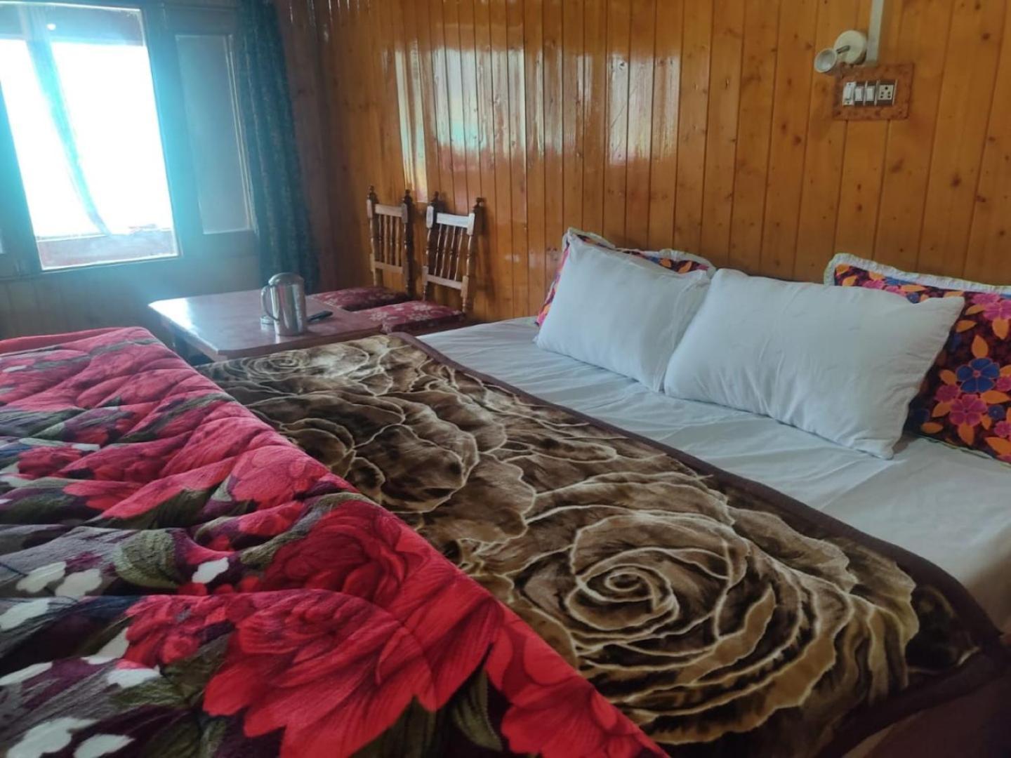 Roseland Cottage , Gulmarg Bagian luar foto