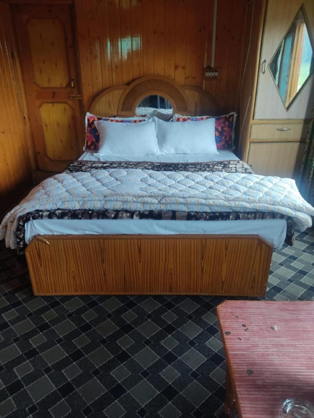 Roseland Cottage , Gulmarg Bagian luar foto