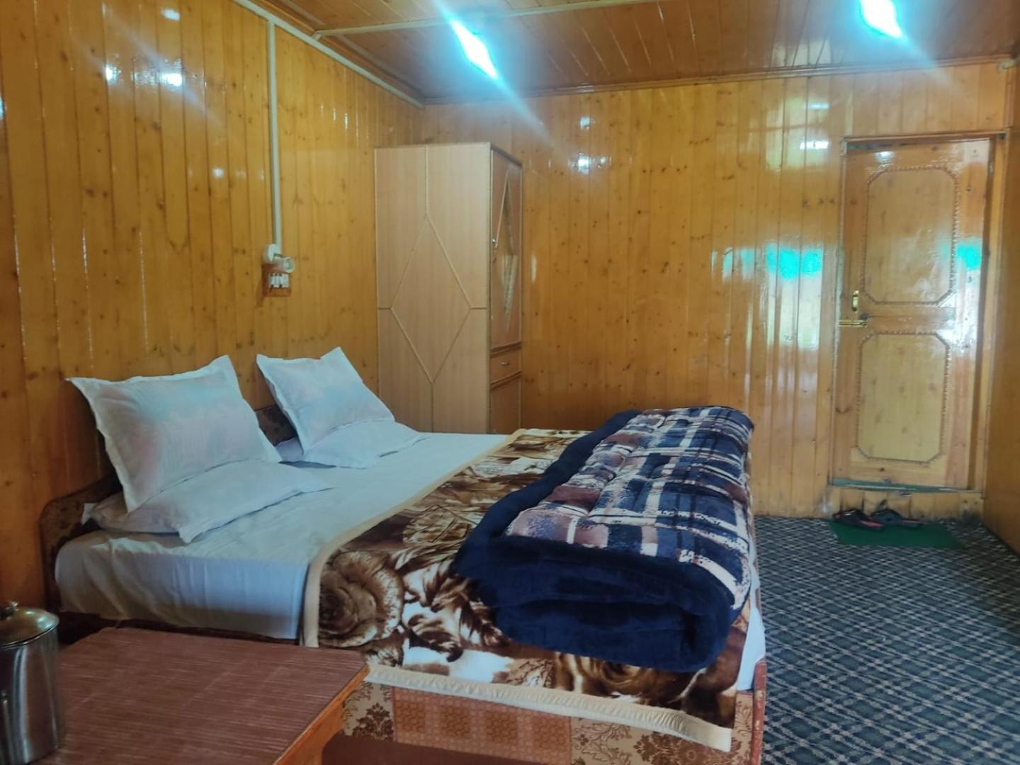 Roseland Cottage , Gulmarg Bagian luar foto