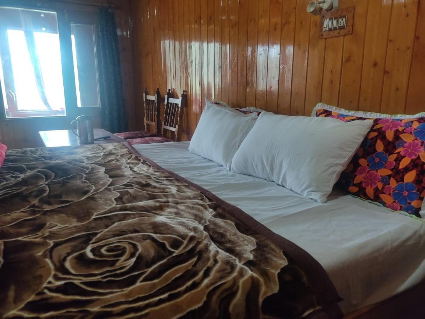 Roseland Cottage , Gulmarg Bagian luar foto
