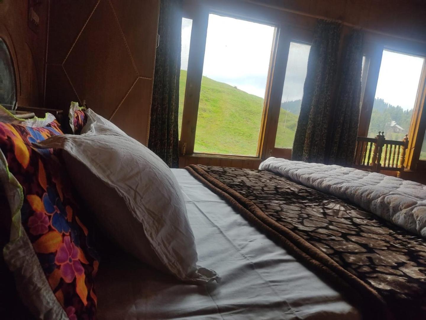 Roseland Cottage , Gulmarg Bagian luar foto