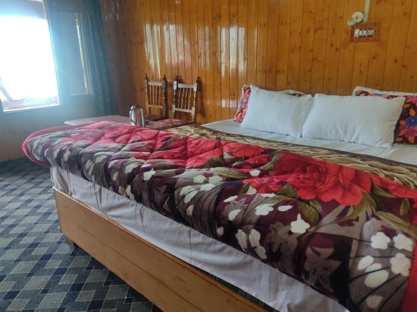 Roseland Cottage , Gulmarg Bagian luar foto