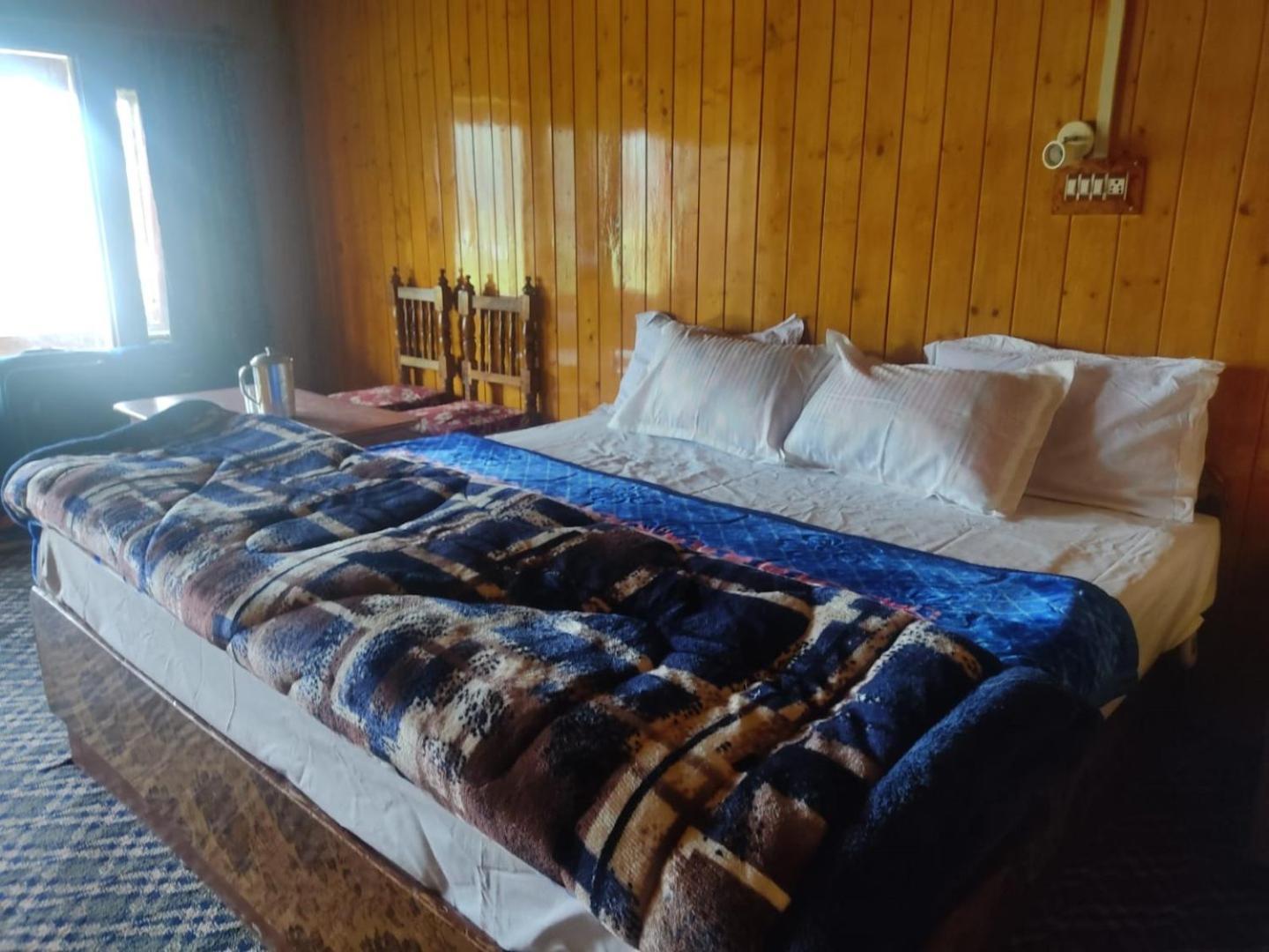 Roseland Cottage , Gulmarg Bagian luar foto